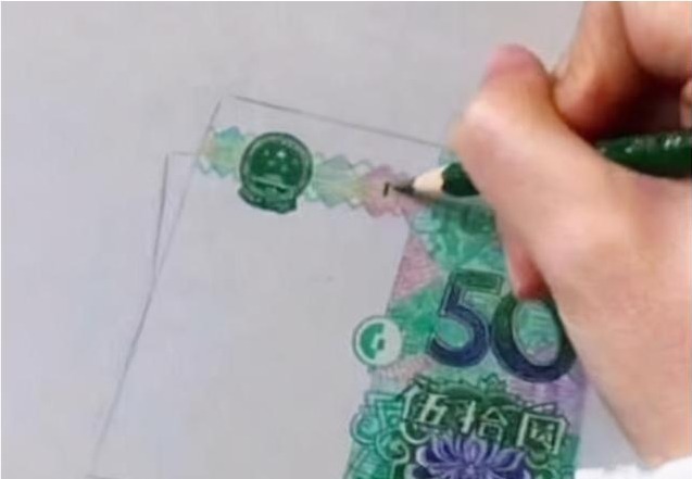 美术生来$美术生“绘画功底”有多强,老师看后难辨真假,并直言:没白教