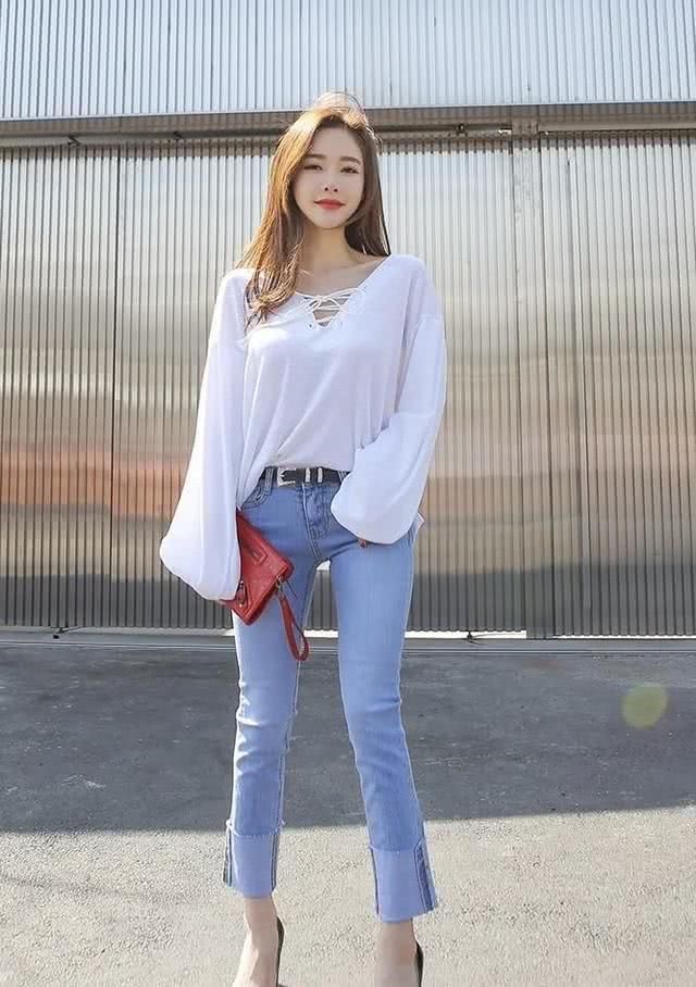 百搭|紧身牛仔裤轻松搭配出女神范，显得大方又时尚百搭，笔直而修长