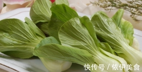 炒青菜|炒青菜时, 别傻傻直接下锅炒, 多加这1步, 颜色翠绿不发黄