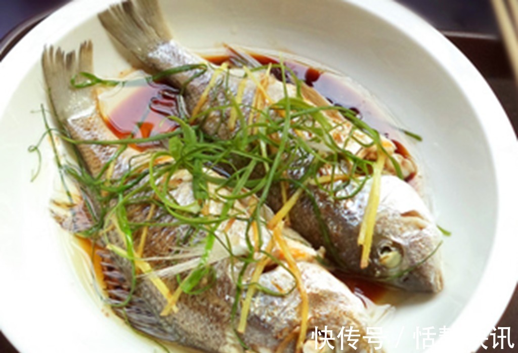 厨师说漏嘴不管蒸什么鱼，蒸前千万多加这一步，鱼肉鲜嫩又入味