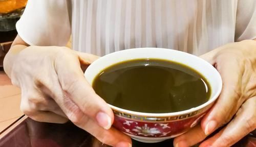 脑血管堵塞|男子高血压12年一直服药，却突发脑梗而亡，医生忽略了一个现象