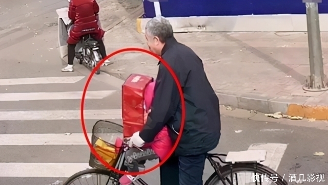 为防孙女吹风感冒，给自行车装上“全景天窗”，别人家的爷爷火了