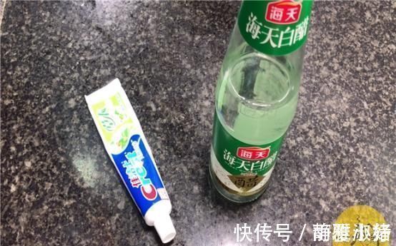 把牙膏和白醋放在一起，作用真厉害了，很多人一直不懂，快看一看