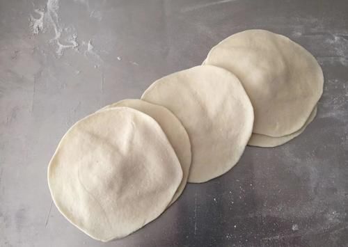 早餐喜欢吃的奶黄包,光滑松软,奶香浓郁,一次发酵省时间