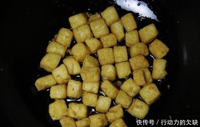 豆腐|豆腐这么做极下饭,吃起来比肉爽,上桌后分分钟钟被抢光!