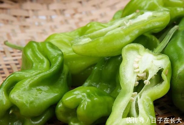 买青椒时,挑弯的还是挑直的种菜农看“这里”就知辣不辣!