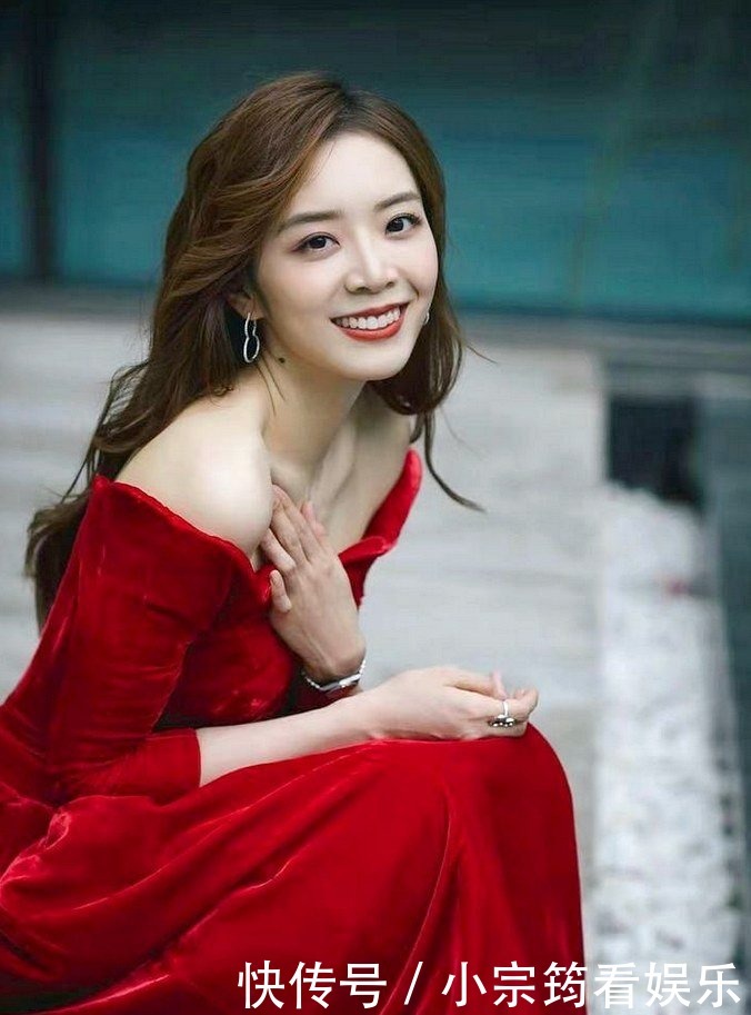 让本人|举手投足都透漏着高贵的气息,穿出轻熟的美