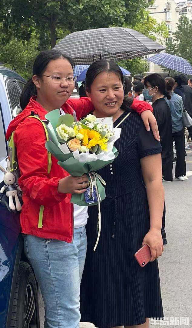 刘恺琦|喜迎明日绽辉煌！青岛各校学生欢庆中考胜利