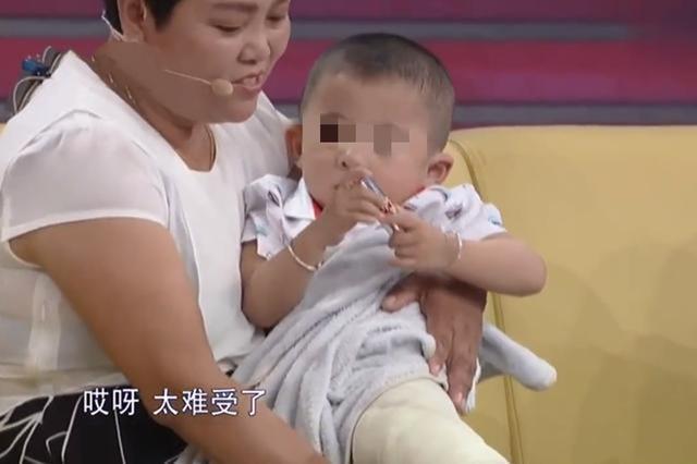 孩子|90cm的“袖珍”女孩执意生娃,孩子慢慢长大后,一家人心情复杂