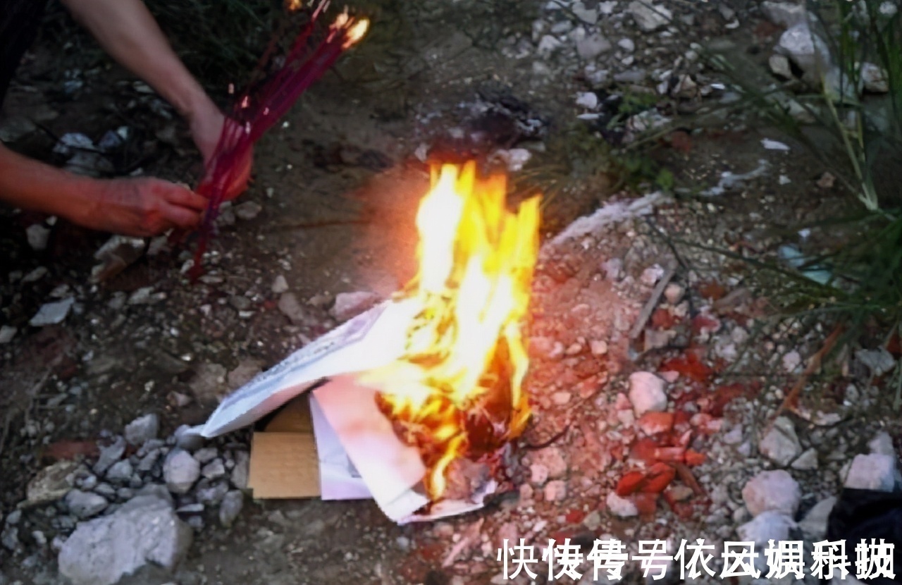纸钱@人死后为什么要烧纸,流传几千年的文化,真的是封建迷信吗?