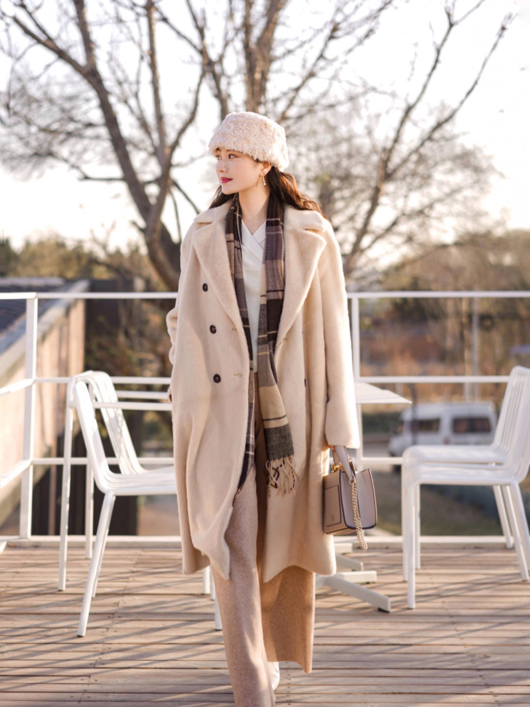 高领衫|想显贵就试试“环保皮草”,成熟精致又有气场,特别适合成熟女性