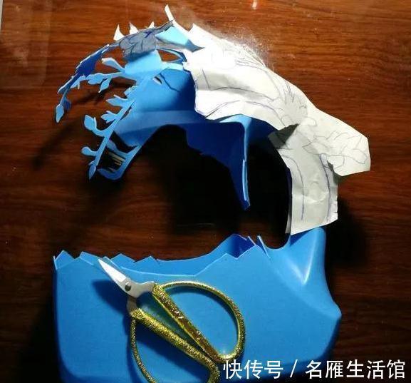 洗衣液用完了，空桶不要丢，咔嚓剪一剪，秒变漂亮大花盆