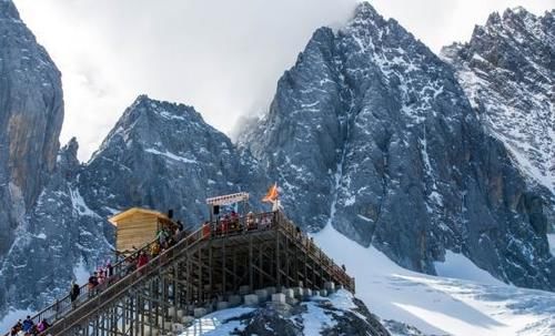 中国八大夺命雪山 可望不可攀