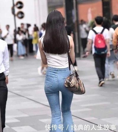 曲线感|微胖美女穿喇叭牛仔裤，曲线感越发明显