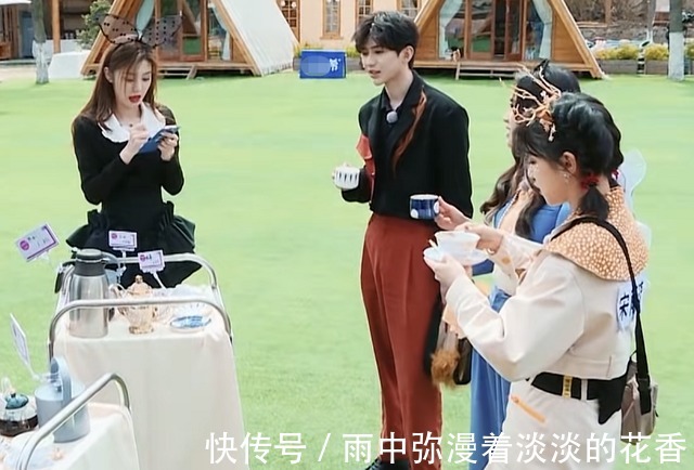 小姐姐|《王牌》老成员现身《跑男》，全程为嘉宾服务，只能委屈打酱油