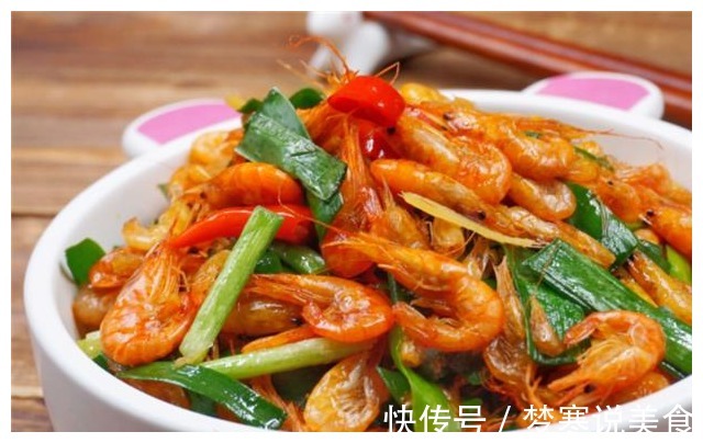 炒河虾有诀窍，不要直接入锅炒，多加1小步，河虾出锅酥脆爽口！