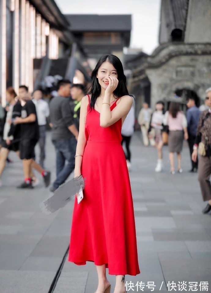 身材|姐姐的“红”很妖艳,既显身材又显气质,长裙就该这样穿