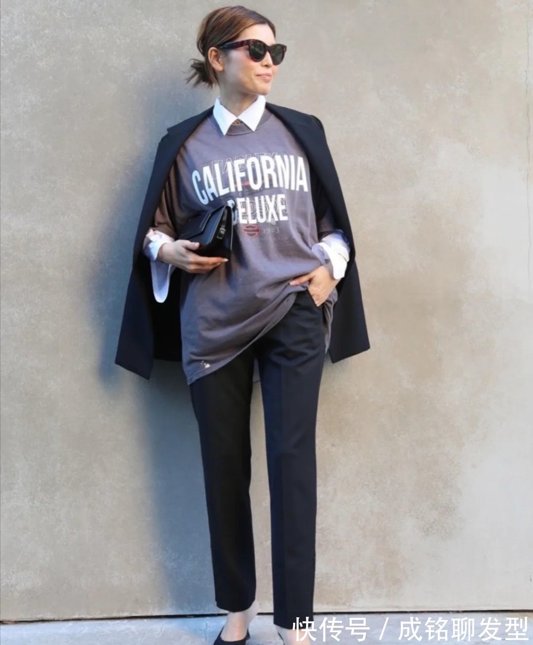 紧身裤 这才是适合50+女性的打扮!简单时尚不扮嫩,优雅老去才是自然