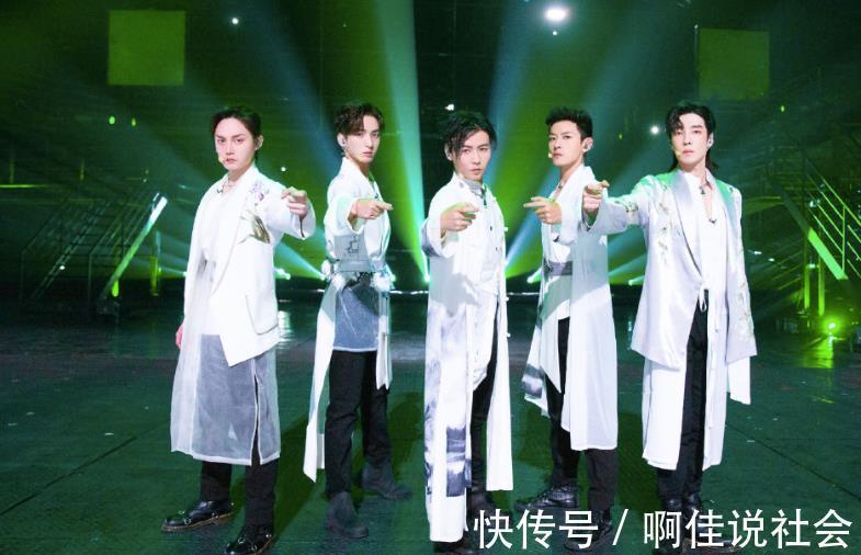 布瑞吉|《披哥》四人淘汰從哥哥們的相處，看他們的格局和能力