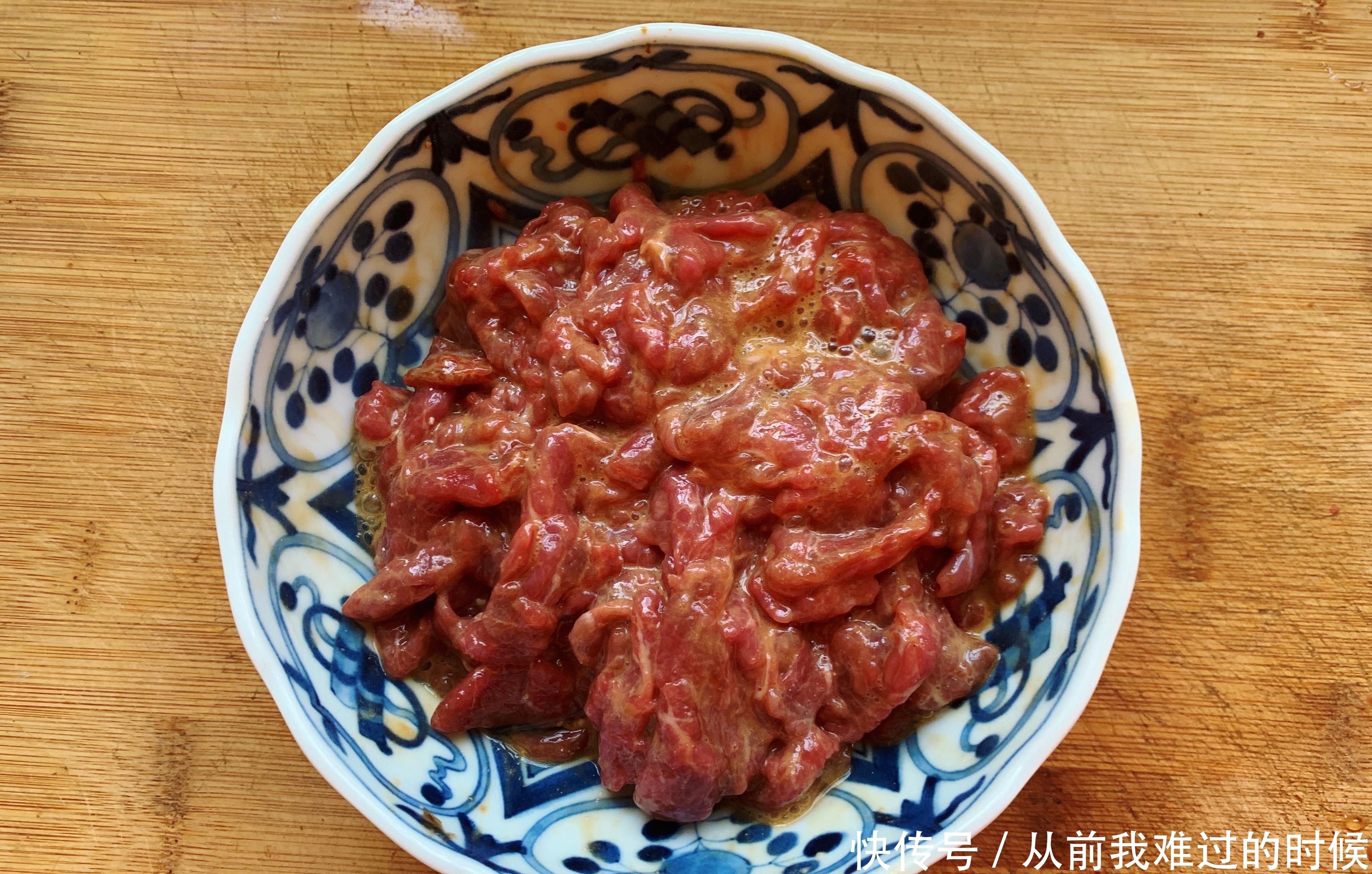 芹菜炒牛肉，牢记2点，牛肉鲜嫩，芹菜脆爽不老，做好之后超下饭