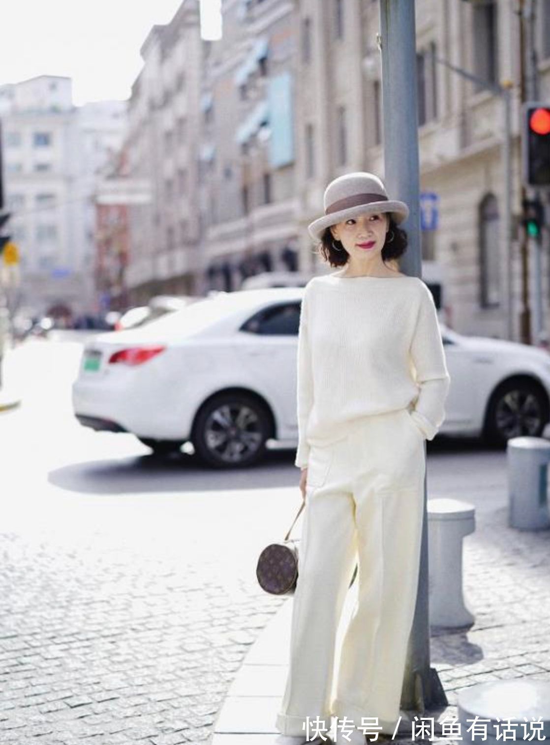 牛仔裤|女人到了50就别穿打底裤了,学三木妈妈多穿这4种裤子,更显气质