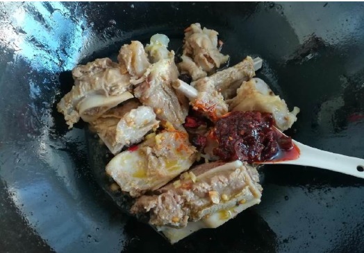 便宜|这盘菜成本才花10元,比排骨便宜多了,1周吃4次,老公越啃越过瘾