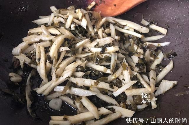  月份|8月份，这菜上市了，生长在水中，不是藕，味道鲜美，口感爽嫩