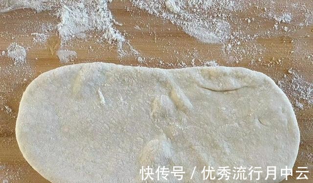 自从学会这个烤饼的做法,早餐更美味了,外皮酥脆,内里多层柔软!