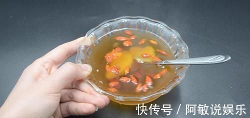 生姜|生姜和枸杞一起泡水喝,作用真厉害,解决了很多男人女人的困扰