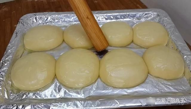 面粉不要烤面包了，掌握正确做法，让你吃一口就爱上，真的太香了
