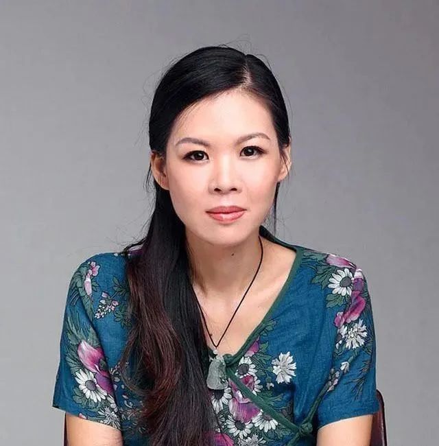 行书!朱乒乓的楷书碑帖互参,欧法赵韵,个性十足,网友:人美字老辣!