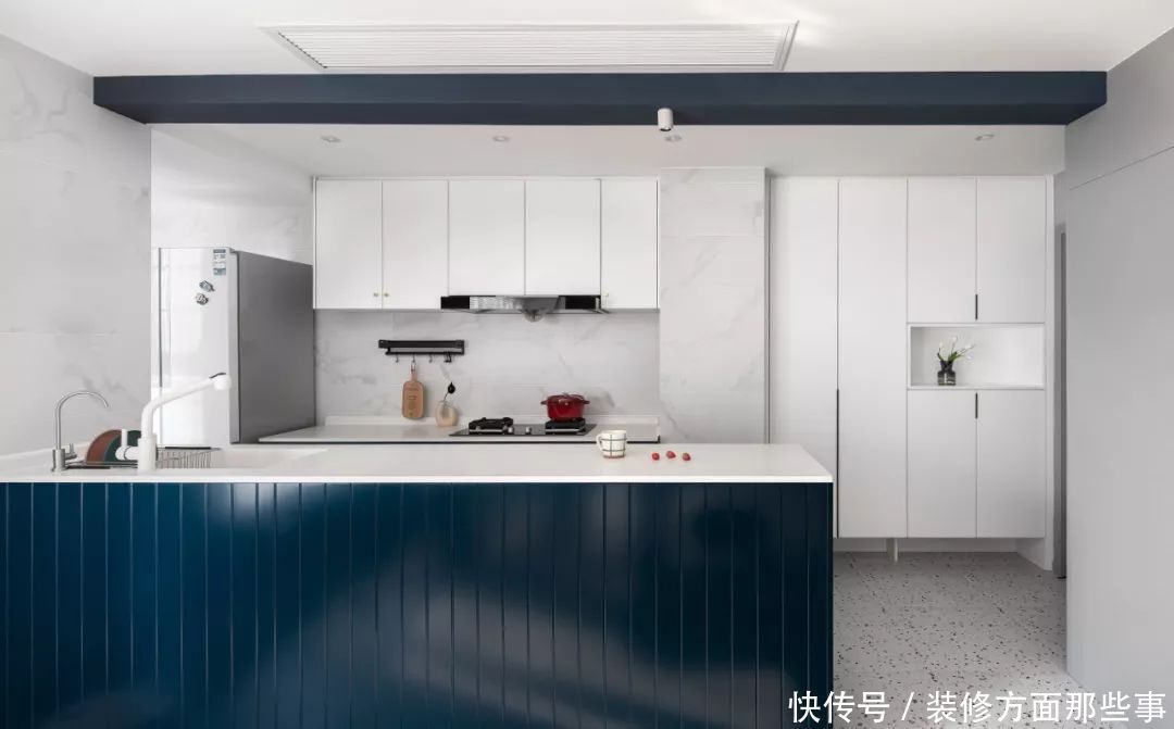 三居|90平个性三居装修,这样的隐形门设计,还是头一次见!