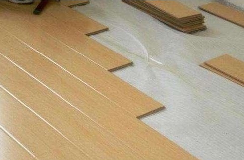 翻新装修|二手房翻新装修,能直接在瓷砖上铺木板吗别花了冤枉钱