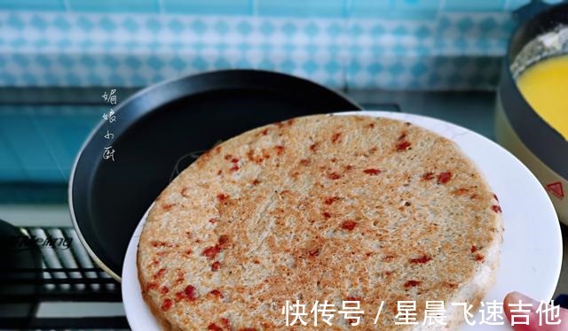 20分钟做好早餐,有粗粮粥和煎饼还有炒菜,网友说一看就温暖!
