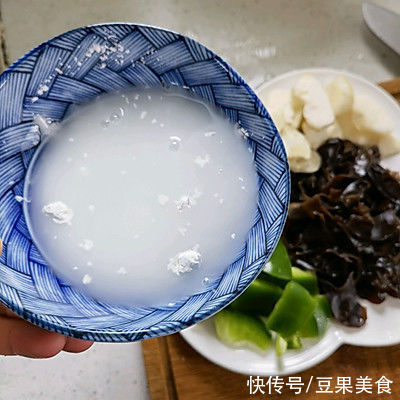 水淀粉|营养和美味，都在这道荸荠炒木耳里