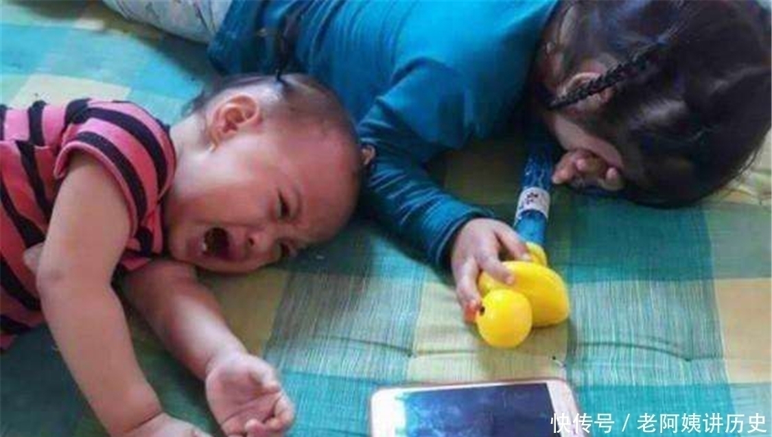 责任感|哥哥将弟弟“下锅炖了”，妈妈发现时，旁边已经准备好了“配料”