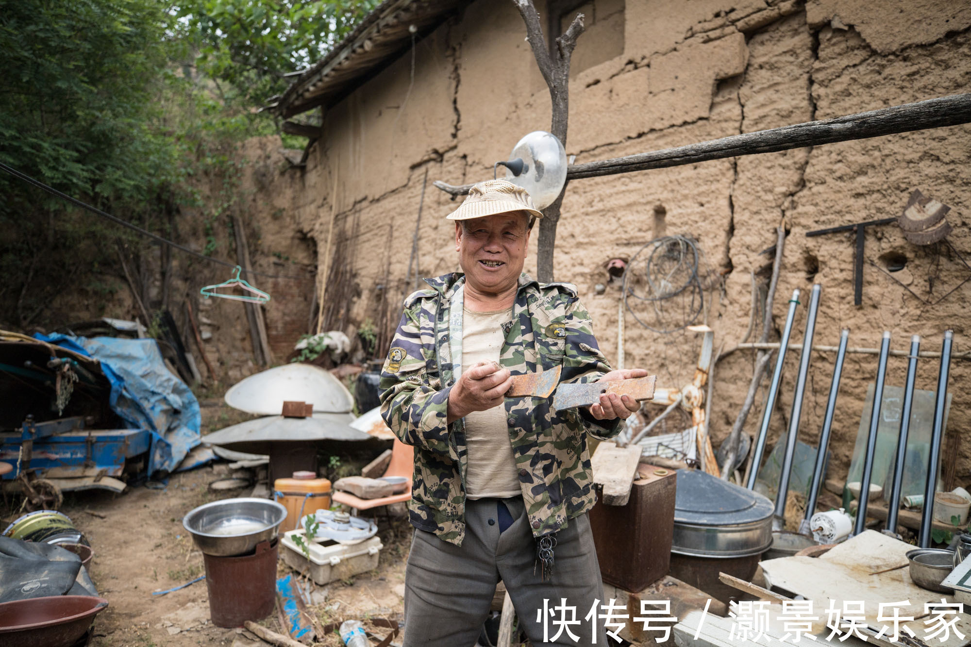 大叔!农村66岁老汉无妻无子,家藏万件“宝贝”,独居40余年像个老顽童