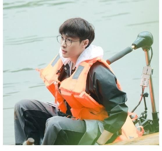 张艺兴|张艺兴太像小朋友了!写歌灵感来自动画片,模仿彭昱畅打呼太搞笑