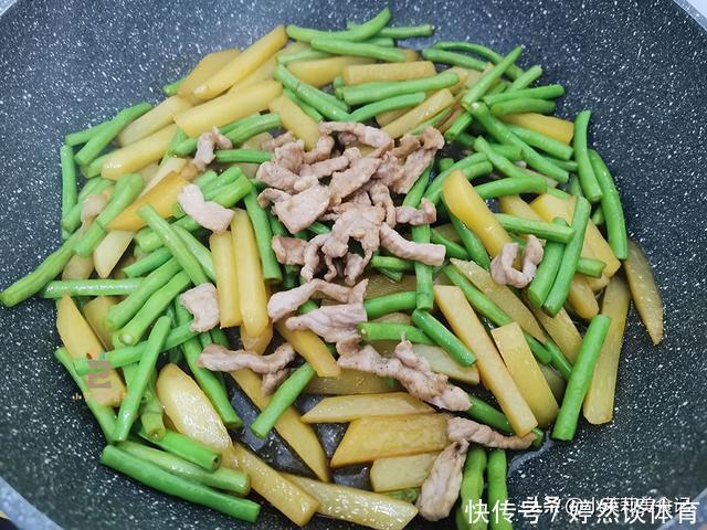 入秋后，这2样蔬菜一起炒，家人都爱吃，便宜又