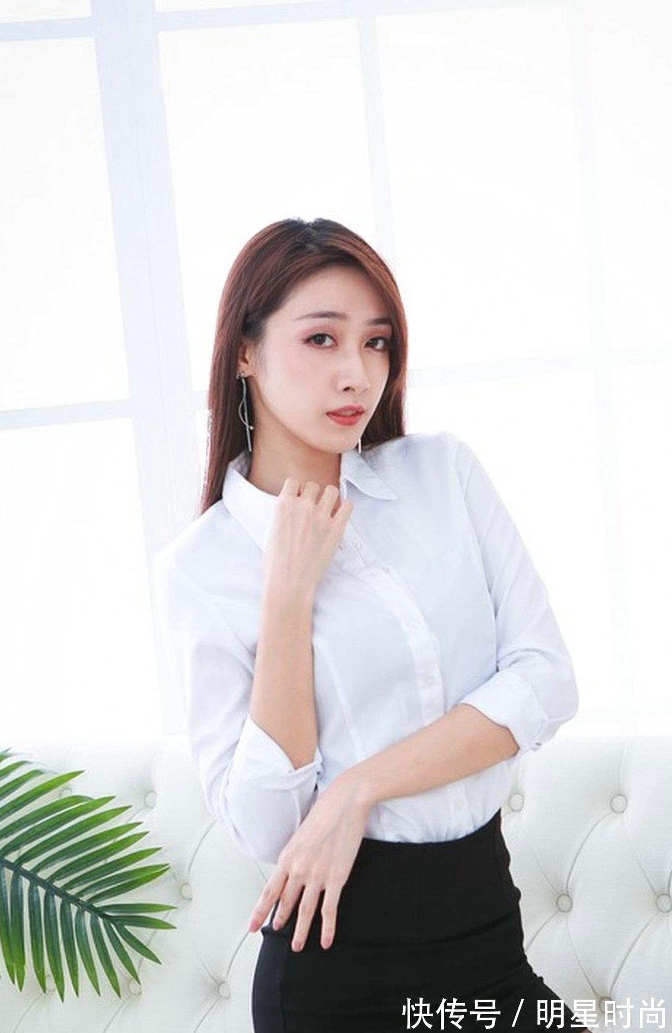 街拍 白色的衬衫搭配黑色包臀裙,穿在身上更加的好看,显女性高贵优雅