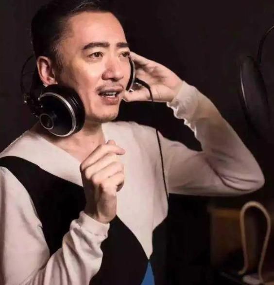 抚养|父母被害家破人亡，事业上升期退出歌坛抚养幼妹，如今华丽回归