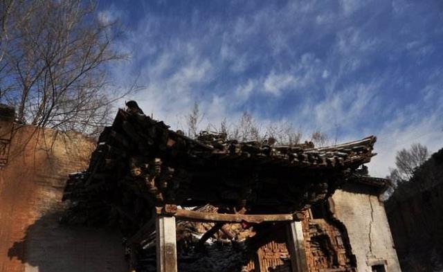 古人#古人赶夜路,为什么宁愿露宿坟地,也不愿住古庙,有何讲究