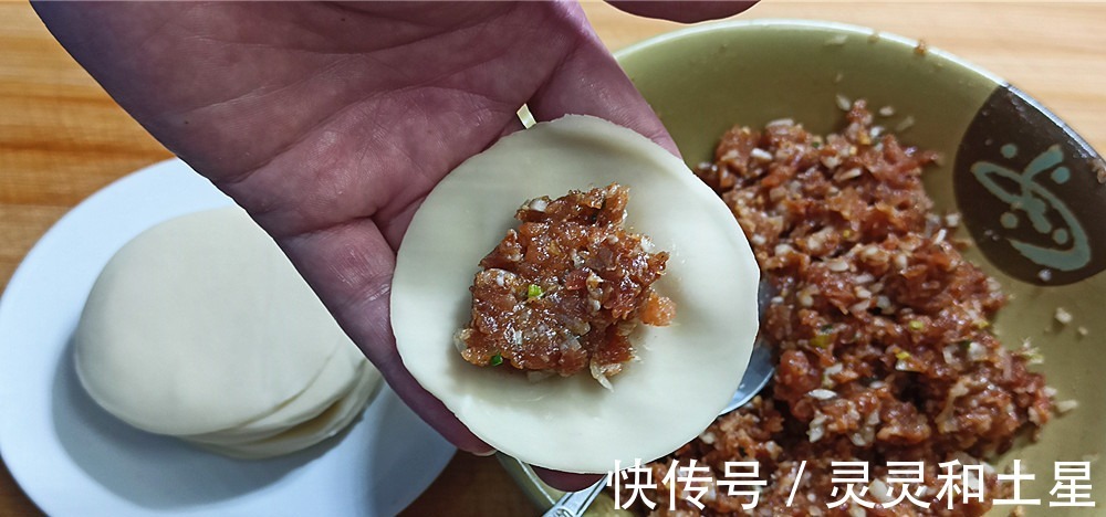 教你肉饼最简单的做法不用揉面，做出来皮薄馅大特别好吃解馋！