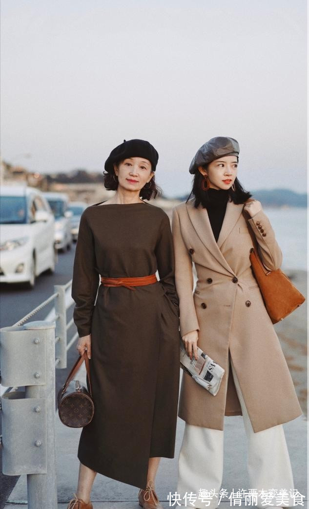 一字领 女人过了55岁，就要少穿小黑裤，学三木妈妈这样穿，优雅显气质
