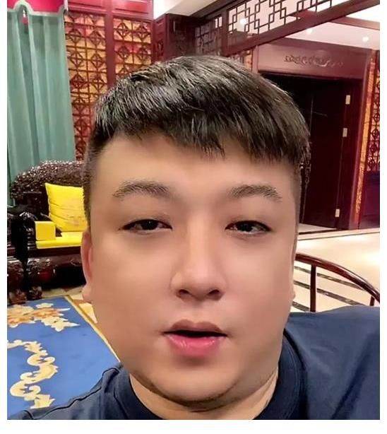 原价|天津李四为粉丝发福利，原价5999手表卖168，名酒199元6瓶