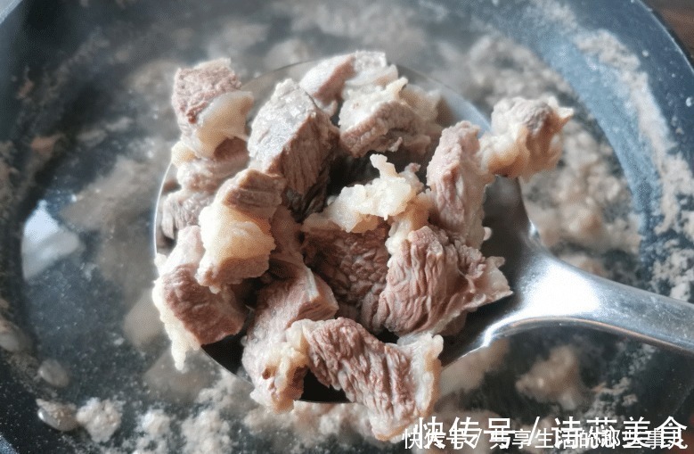 炖牛肉，第一步不是先焯水！大厨教你正确做法，软烂入味，还不腥