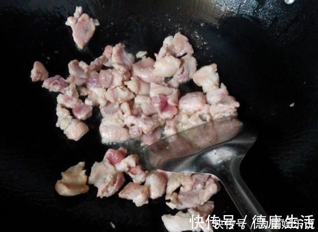 淀粉|炒肉时,别再用淀粉腌制了,改用“它”,肉更香更嫩滑