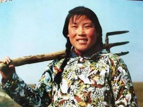 克拉|女工捡到160克拉宝钻,主动上交后还拒绝奖励,轰动国外