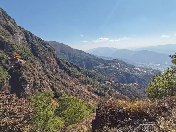 指南村|登顶东川小牯牛山——慈悲殿