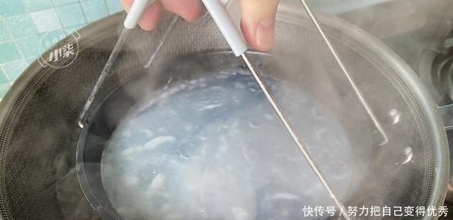 想吃凉皮不用买了,教最简单做法,不用洗面,劲道爽滑张张透亮